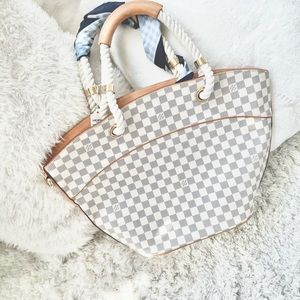 l o u i s e v u i t t o n